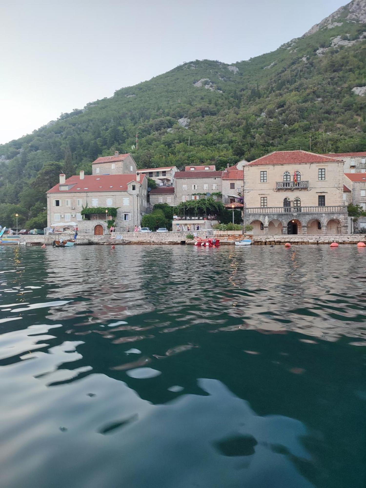 Guesthouse Zmukic Perast Exterior foto